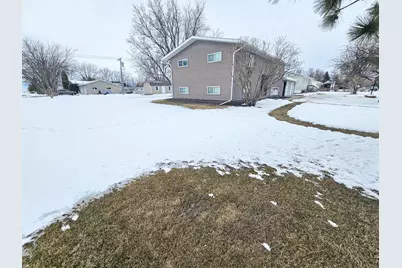 618 Saint Marys Avenue SW, Red Lake Falls, MN 56750 - Photo 3