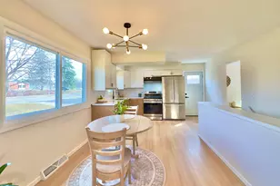 2125 Hazelwood St, Maplewood, MN 55109 - Photo 11