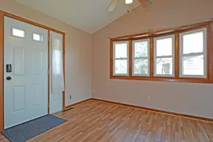 1483 3rd St E, Saint Paul, MN 55106 - Photo 17