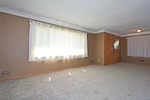 1483 3rd St E, Saint Paul, MN 55106 - Photo 5