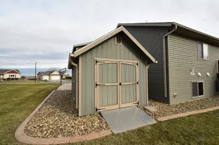 887 Golfview Ave, Zumbrota, MN 55992 - Photo 7