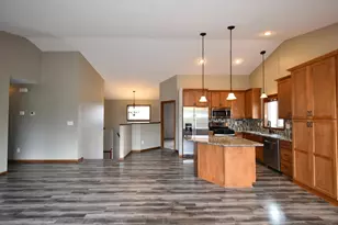 887 Golfview Ave, Zumbrota, MN 55992 - Photo 11