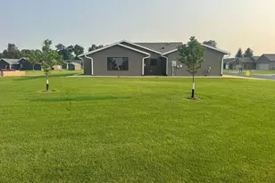 147 Highland Circle, Zumbrota, MN 55992 - Photo 3