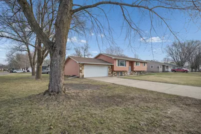 402 E 2nd Street N, Truman, MN 56088 - Photo 3
