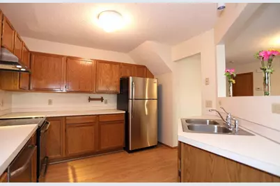 7689 Nicholas Way, Chanhassen, MN 55317 - Photo 5