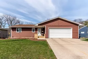 917 Sherman St, North Mankato, MN 56003 - Photo 1