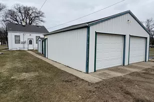 716 5th St N, Wahpeton,  58075 - Photo 3