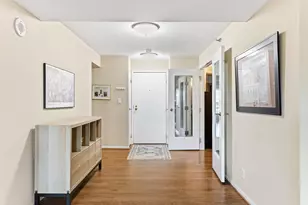 198 6th St E, Saint Paul, MN 55101 - Photo 3