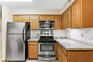 198 6th St E, Saint Paul, MN 55101 - Photo 9