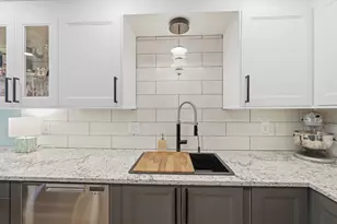 168 6th St E, Saint Paul, MN 55101 - Photo 5