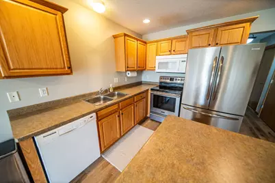 562 Pointe Ct SW, Rochester, MN 55902 - Photo 11