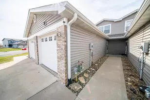 562 Pointe Ct SW, Rochester, MN 55902 - Photo 3