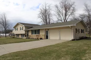 404 W 9th St, Morris, MN 56267 - Photo 5