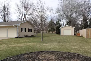 404 W 9th St, Morris, MN 56267 - Photo 7