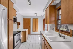 4225 Poplar Bridge Rd, Bloomington, MN 55437 - Photo 17