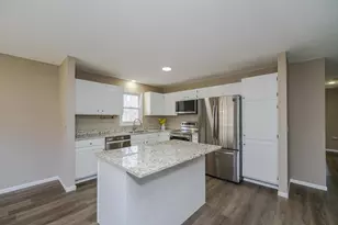 10742 Toledo Ct, Bloomington, MN 55437 - Photo 3