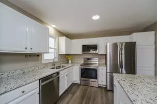 10742 Toledo Ct, Bloomington, MN 55437 - Photo 3