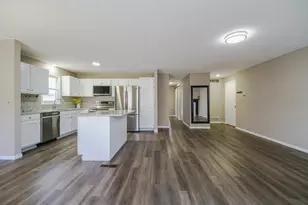 10742 Toledo Ct, Bloomington, MN 55437 - Photo 9