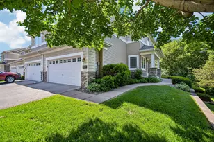 630 Sutherland Dr, Woodbury, MN 55129 - Photo 1