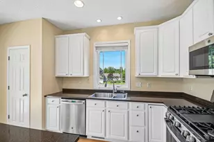 630 Sutherland Dr, Woodbury, MN 55129 - Photo 13