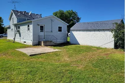 245 3rd Avenue SE, Wells, MN 56097 - Photo 3