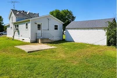 245 3rd Avenue SE, Wells, MN 56097 - Photo 3
