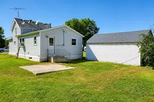 245 3rd Ave SE, Wells, MN 56097 - Photo 3