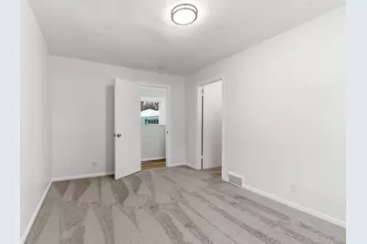 3418 Xenia Avenue N, Crystal, MN 55422 - Photo 31