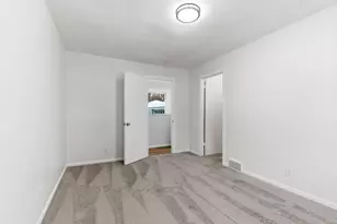 3418 Xenia Ave N, Crystal, MN 55422 - Photo 31