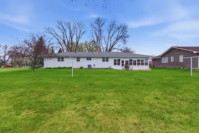 311 E Oak Avenue, Olivia, MN 56277 - Photo 3