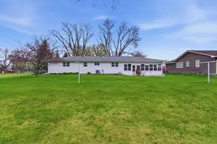 311 E Oak Ave, Olivia, MN 56277 - Photo 3