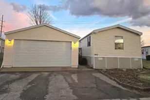 1975 Lancelot Ln, North Mankato, MN 56003 - Photo 1