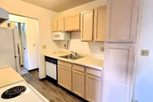 122 Spring St, River Falls, WI 54022 - Photo 5