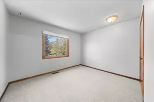 995 Heritage Ct E, Vadnais Heights, MN 55127 - Photo 25
