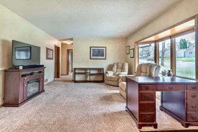 413 E St. Charles Avenue, Fergus Falls, MN 56537 - Photo 5