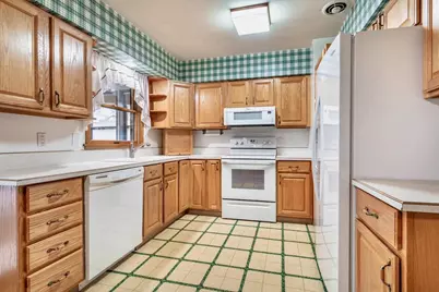 413 E St. Charles Avenue, Fergus Falls, MN 56537 - Photo 9