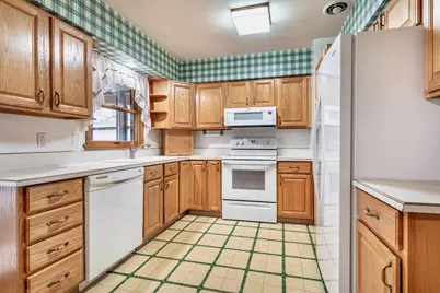 413 E St. Charles Avenue, Fergus Falls, MN 56537 - Photo 9