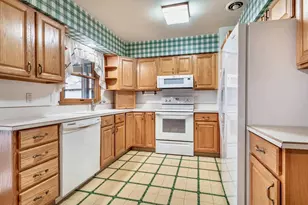 413 E St Charles Ave, Fergus Falls, MN 56537 - Photo 9