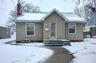 319 Crocker Ave N, Thief River Falls, MN 56701 - Photo 1