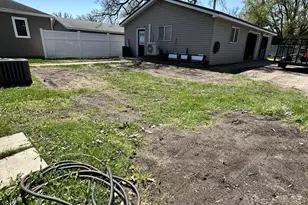 319 Crocker Ave N, Thief River Falls, MN 56701 - Photo 21