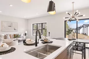 3916 Mcmenemy St, Vadnais Heights, MN 55127 - Photo 11