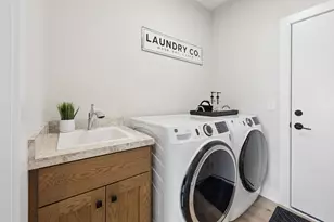 3916 Mcmenemy St, Vadnais Heights, MN 55127 - Photo 27