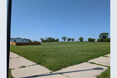 414 Berlin Circle, Marshall, MN 56258 - Photo 3