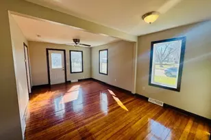 316 Lawrence St, Marshall, MN 56258 - Photo 5