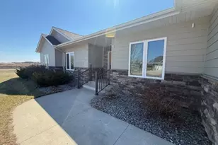906 Sunrise Blvd, Redwood Falls, MN 56283 - Photo 11