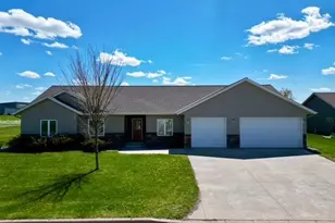906 Sunrise Blvd, Redwood Falls, MN 56283 - Photo 3