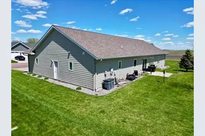906 Sunrise Boulevard, Redwood Falls, MN 56283 - Photo 5