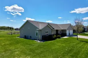 906 Sunrise Blvd, Redwood Falls, MN 56283 - Photo 3