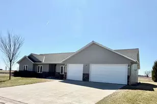 906 Sunrise Blvd, Redwood Falls, MN 56283 - Photo 5