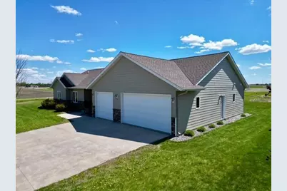 906 Sunrise Boulevard, Redwood Falls, MN 56283 - Photo 3